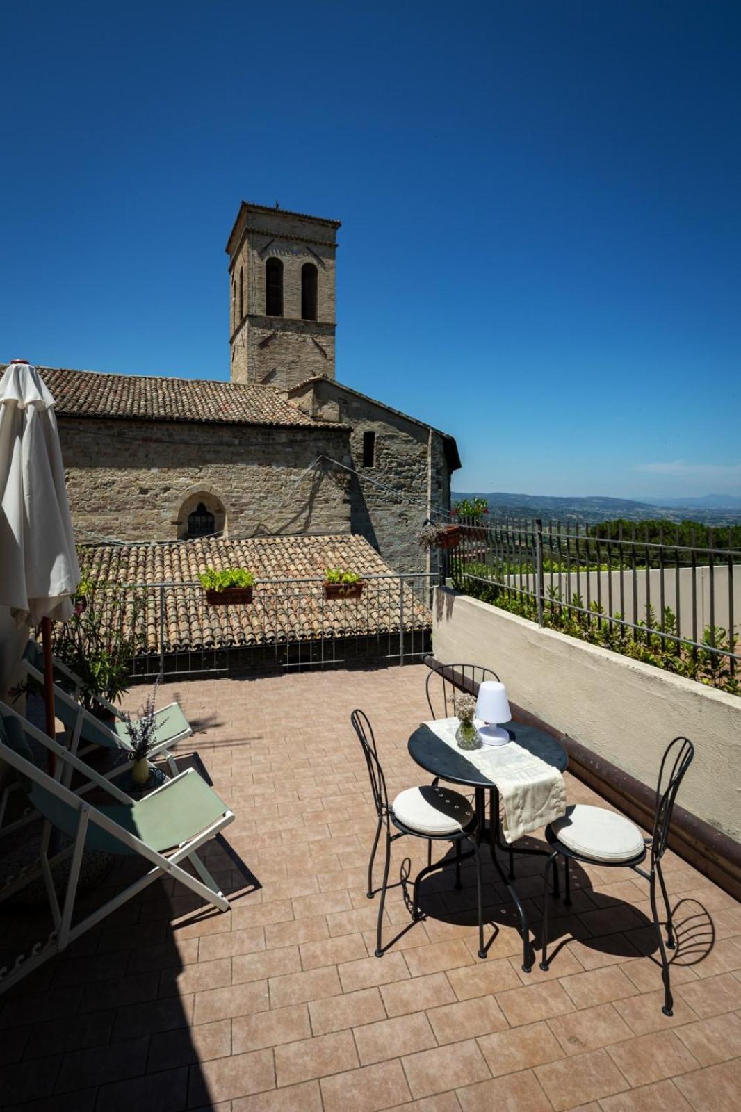 App. Con Terrazza Panoramica In Centro-Montefalco Exterior photo